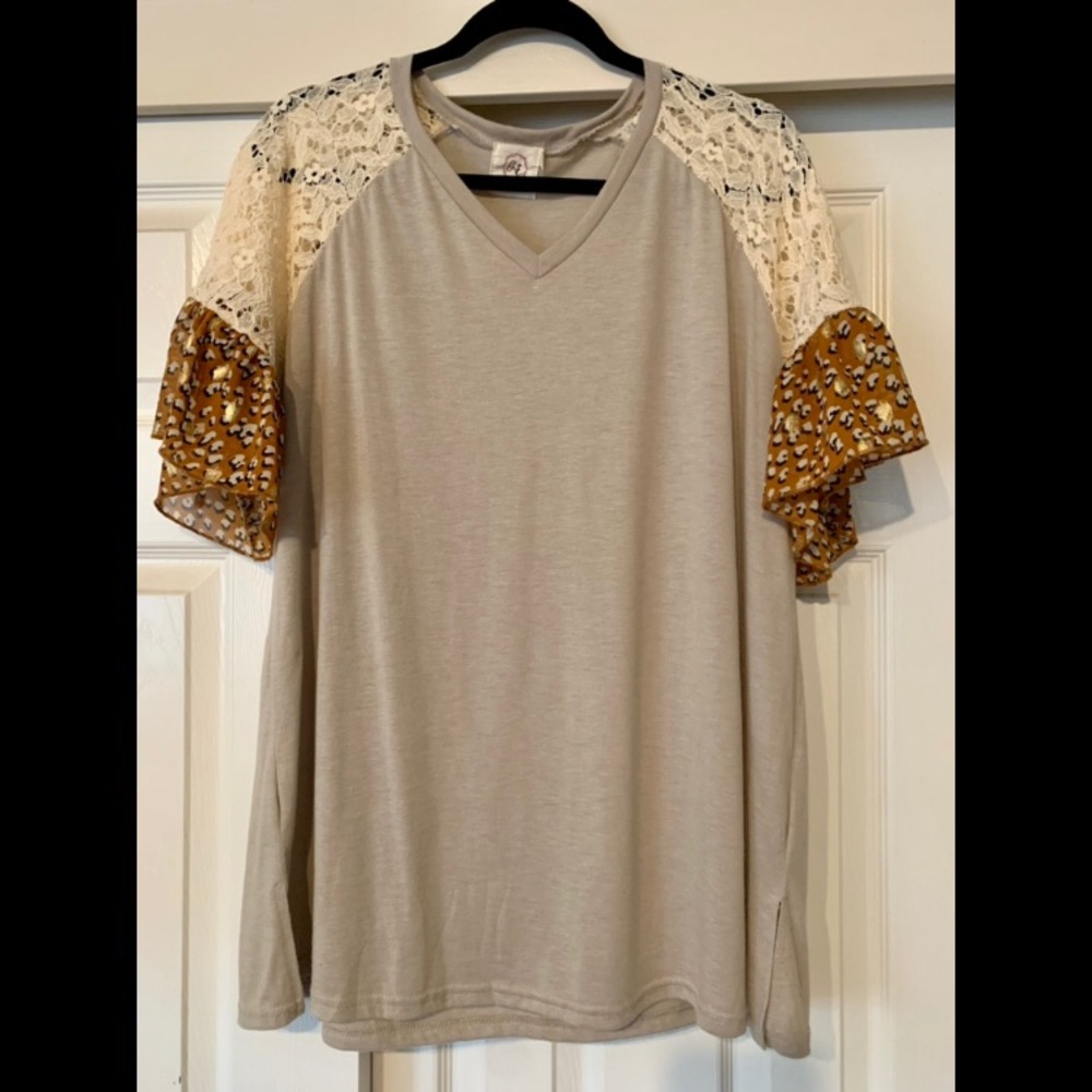 Grace & Evelyn Beige, Lace, Leopard Ruffle Sleeve Top EUC 2XL